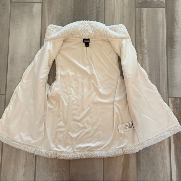 Patagonia Women’s Small Los Gatos Full Zip White Furry Fleece Vest 25216 - Picture 6 of 11